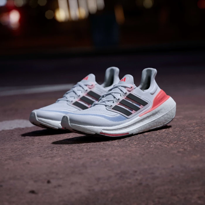 adidas Ultraboost Light cloud white/core black/solar red (Damen)