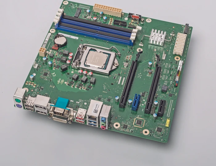 Fujitsu D3644-B (Intel 1151 v2)