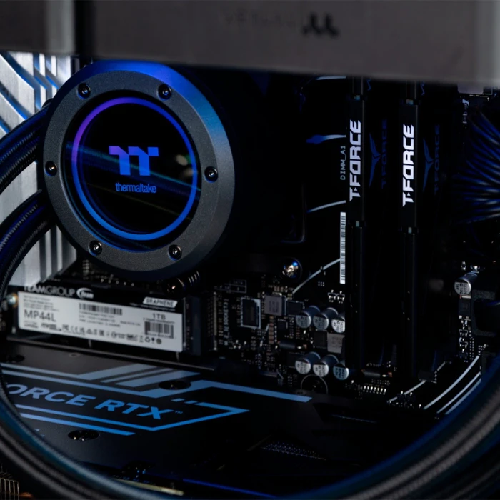 Thermaltake Toughline Liquid C300A, schwarz, Ryzen 7 7800X3D, 32GB RAM, 1TB SSD, GeForce RTX 4070 SUPER