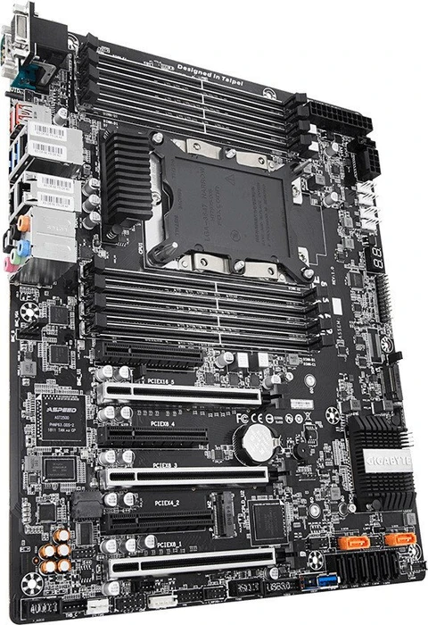 GIGABYTE C621-SU8 (Intel 3647)