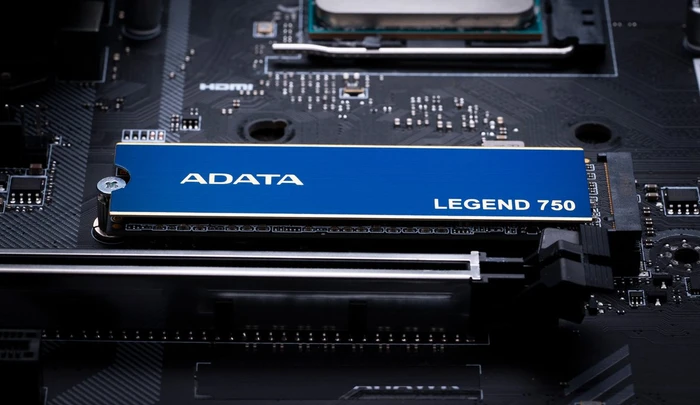 ADATA LEGEND 750 1TB, M.2 2280 / M-Key / PCIe 3.0 x4, Kühlkörper