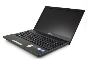 Samsung 300V3A, Core i5-2410M, 4GB RAM, 320GB HDD, GeForce GT 520M, DE