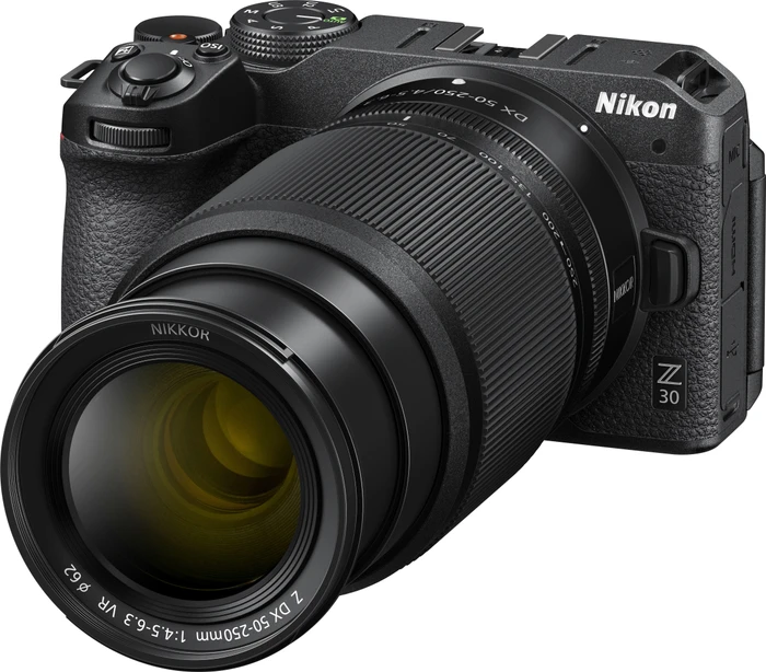 Nikon Z 30 mit Objektiv Z DX 16-50mm 3.5-6.3 VR und Z DX 50-250mm 4.5-6.3 VR