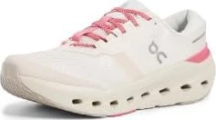 On Cloudrunner 3 (Damen)