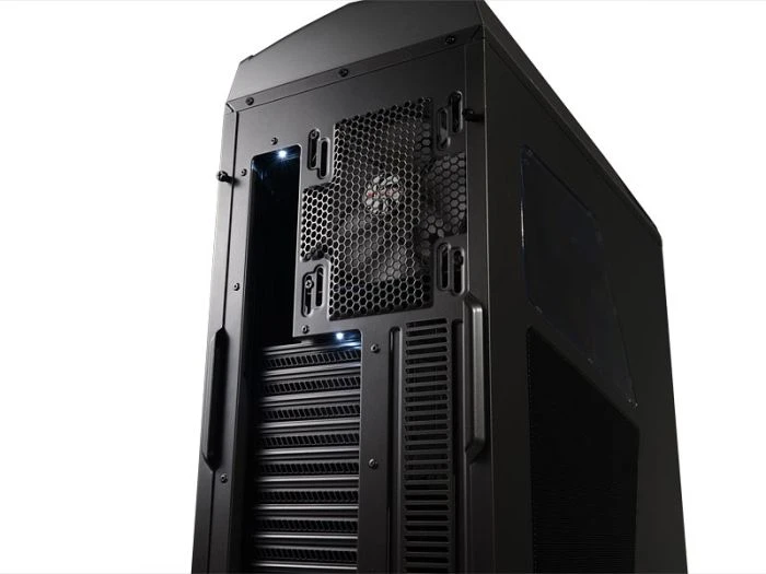 NZXT Phantom 630 Gunmetal, Acrylfenster