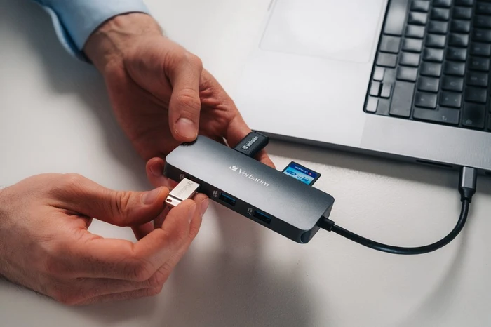 Verbatim USB-C Pro Multiport Hub CMH-09, USB-C 3.1 [Stecker]