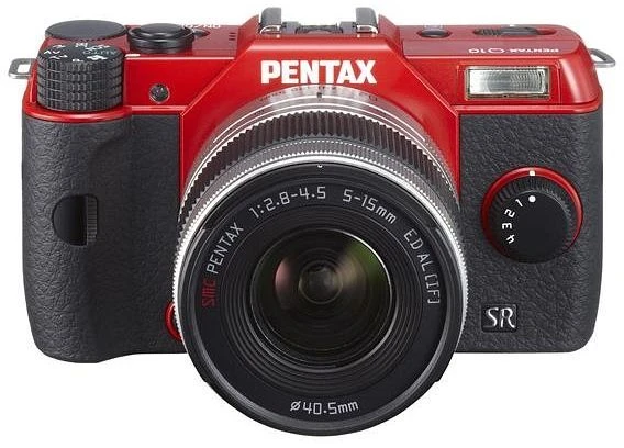 Pentax Q10 rot mit Objektiv Q 02 Standard Zoom 5-15mm 2.8-4.5 AL