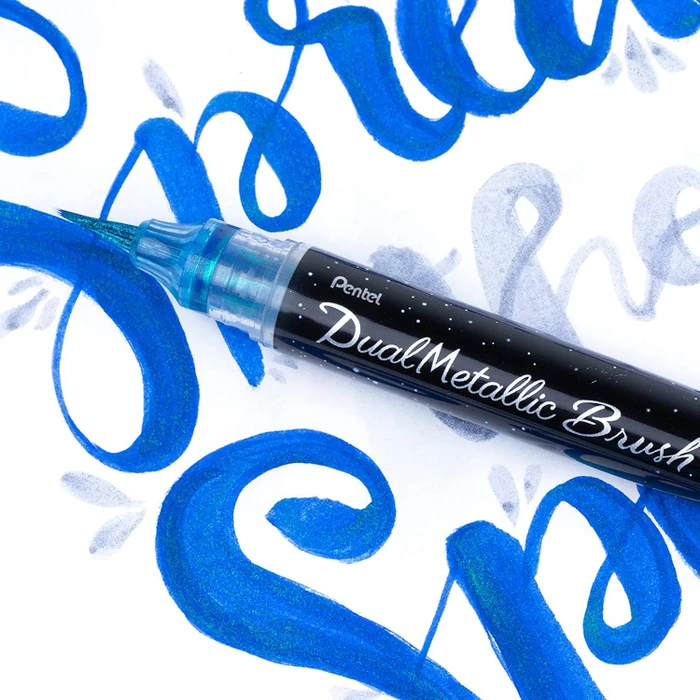 Pentel Dual Metallic Brush XGFH-D Glitzertinte Pinselstift blau/grün metallic, Blister (XGFH-DCX) – Bild 5 von 7
