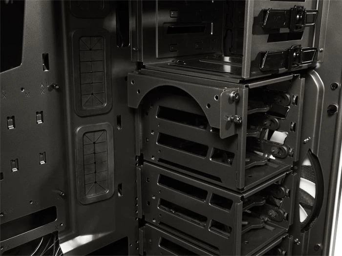 NZXT Phantom 630 Gunmetal, Acrylfenster