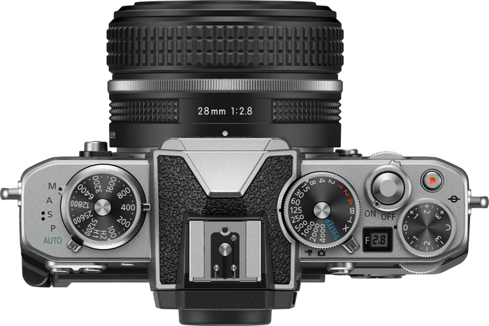 Nikon Z fc silber/schwarz mit Objektiv Z 28mm 2.8 SE