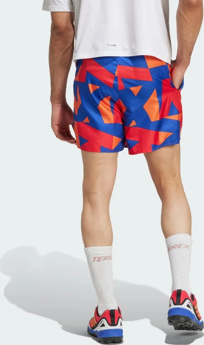adidas Terrex Multi Light Printed Laufhose kurz semi lucid blue/pure ruby/semi impact orange/warm clay (Herren)