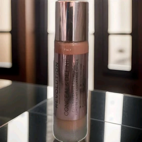 Revolution Beauty Conceal & Define Foundation F14.7, 23ml
