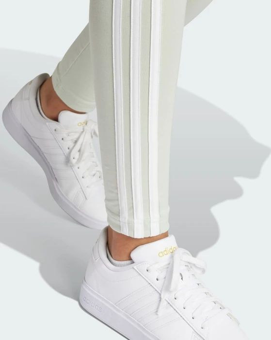 adidas Loungewear Essentials 3-Streifen Hose lang linen green (Damen)