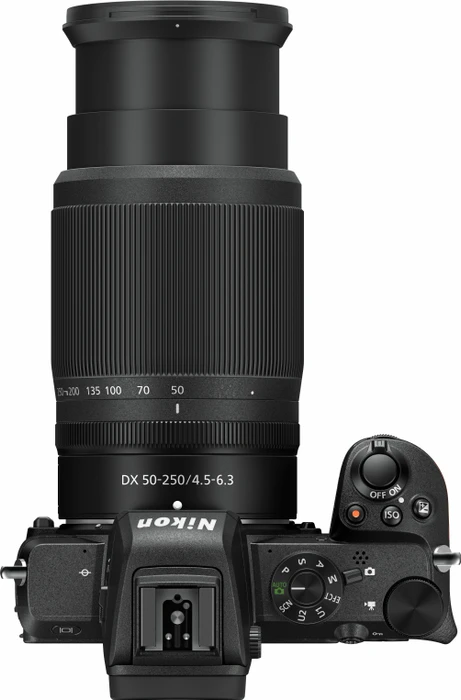 Nikon Z 50 mit Objektiv Z DX 16-50mm 3.5-6.3 VR und Z DX 50-250mm 4.5-6.3 VR