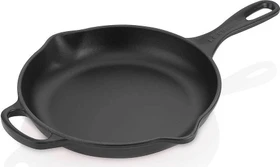 Le Creuset Signature Gusseisen Brat-/Servierpfanne rund 26cm schwarz matt