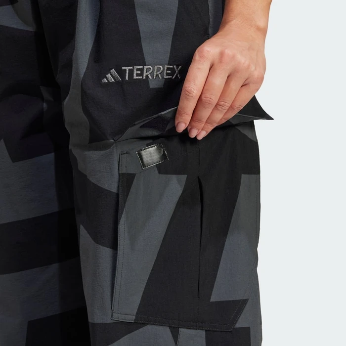 adidas Terrex Xploric Cargo Hose lang earth strata (Damen)