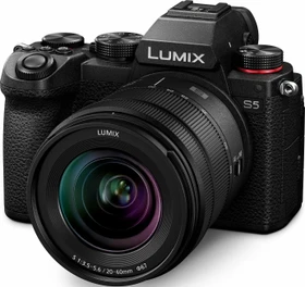 Panasonic Lumix DC-S5 mit Objektiv Lumix S 20-60mm 3.5-5.6