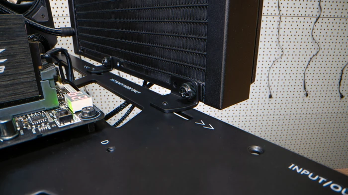 Cooler Master MasterFrame 700, Glasfenster