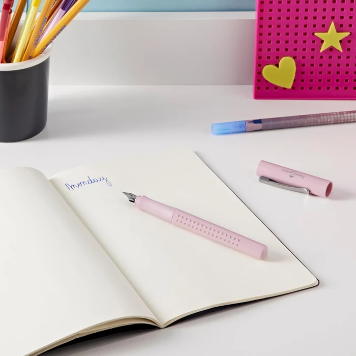 Faber-Castell Füller Grip 2010 rose shadows, rechte Hand/linke Hand, mittel, 2er-Set, Blister