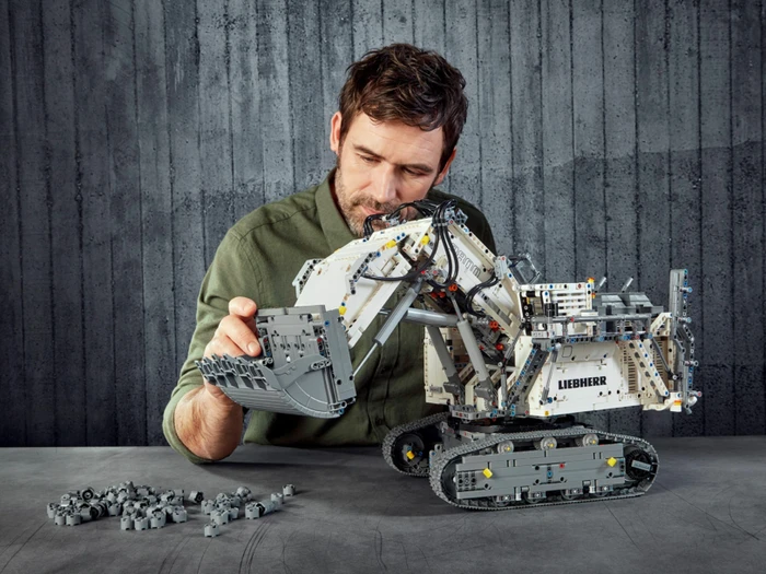LEGO Technic - Liebherr Bagger R 9800