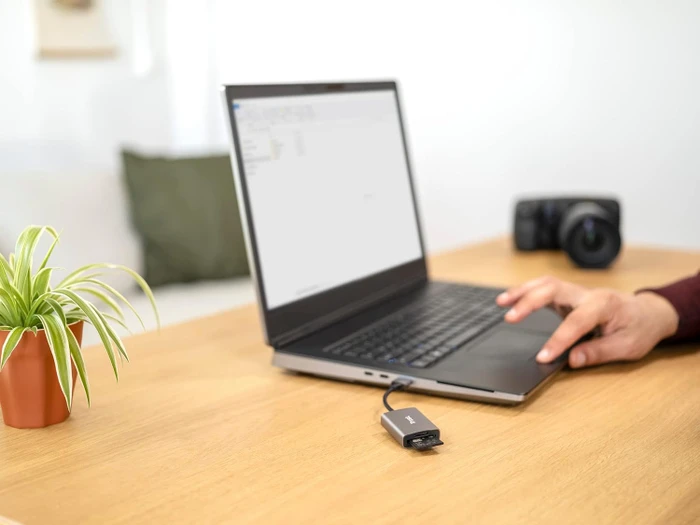 Trust Dalyx Kartenlesegerät aus Aluminium, silber, USB-A 3.0 [Stecker]