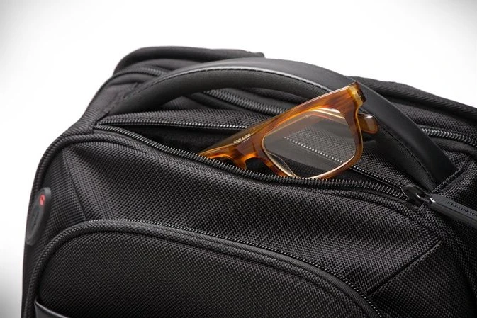 Kensington Contour 2.0 Pro 17" Laptop Rucksack schwarz