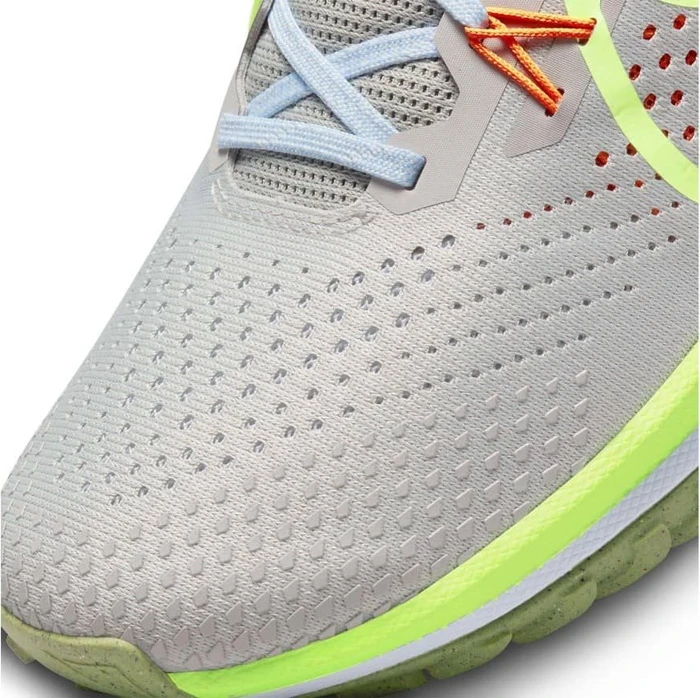 Nike React Pegasus Trail 4 light iron ore/cobblestone/football grey/volt (Herren)