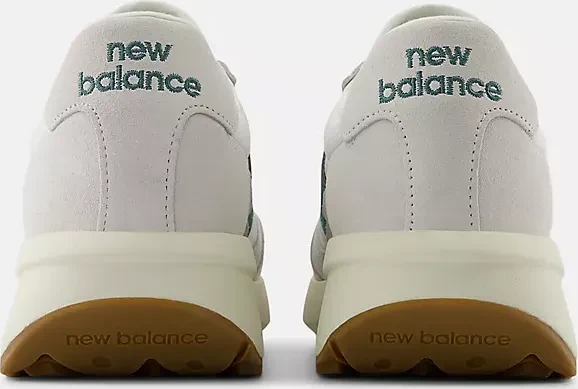 New Balance 370 sea salt/new spruce