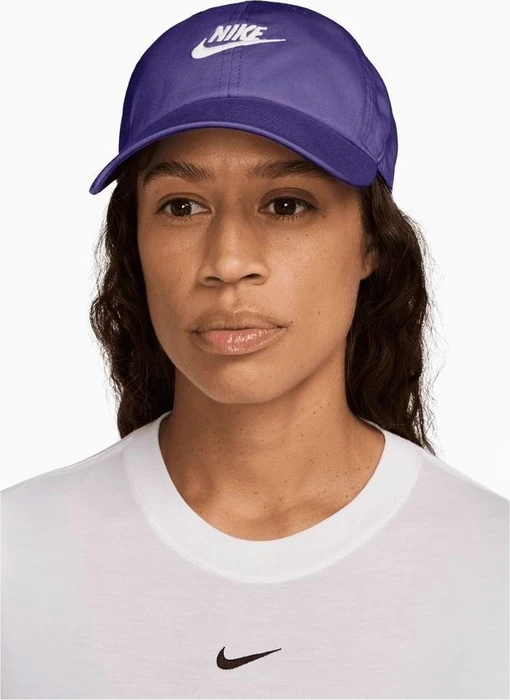 Nike Club unstrukturierte Futura Wash Kappe wild grape/white