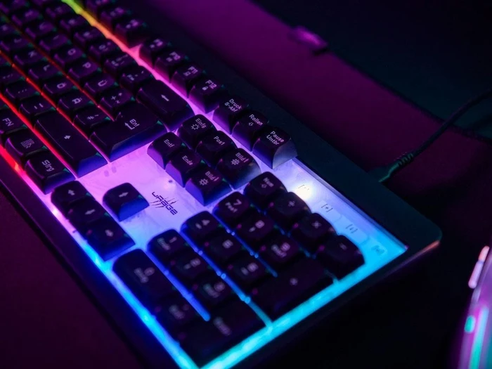 Hama uRage Exodus 215 Illuminated Gaming Tastatur, schwarz, USB, DE