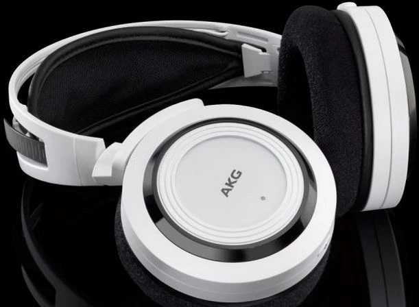 AKG K935