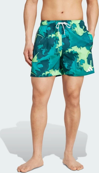 adidas Tie-Dye 5-Inch Badeshorts aurora ivy/white (Herren)