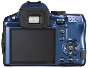 Pentax K-30 blau mit Objektiv smc DA L 18-55mm 3.5-5.6 AL