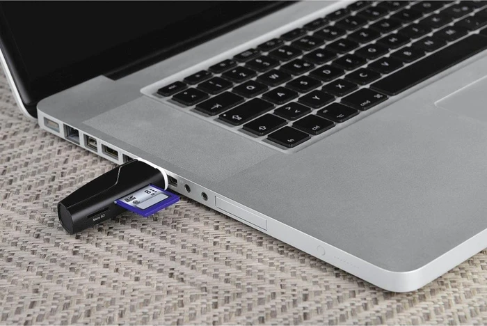 Hama USB-2.0 USB-Kartenleser, USB-A 2.0 [Buchse] (verschiedene Farben)