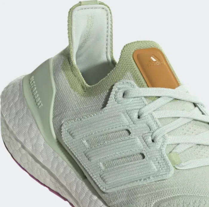 adidas Ultraboost 22 linen green/semi pulse lilac (Damen)
