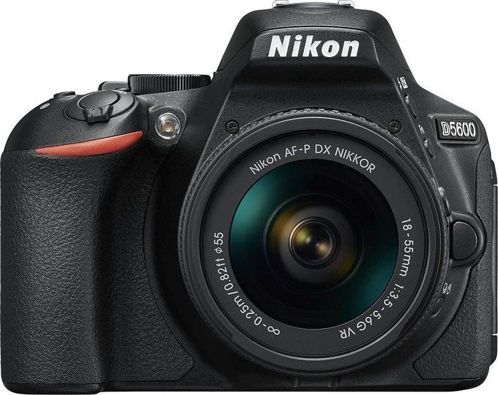 Nikon D5600 mit Objektiv AF-P DX 18-55mm 3.5-5.6 G VR und AF-P DX 70-300mm 4.5-6.3 G ED VR