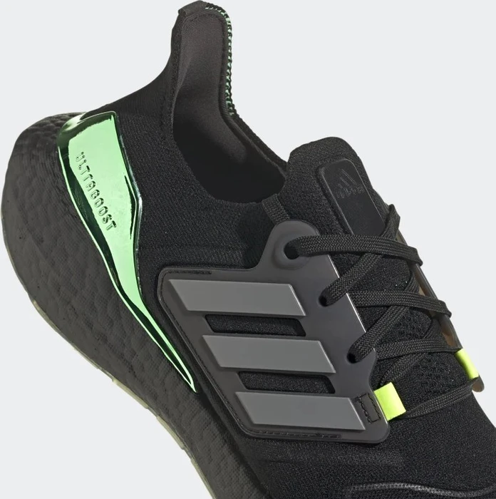 adidas Ultraboost 22 core black/iron metallic/beam green (Herren)