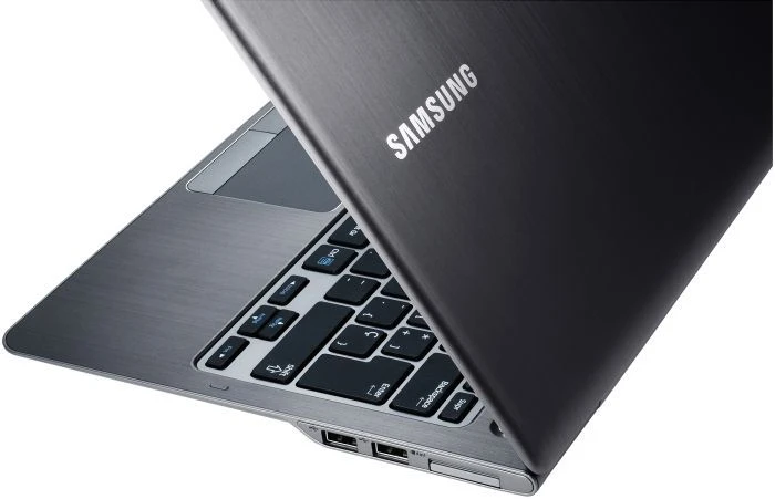 Samsung 530U3C, schwarz, Core i7-3537U, 4GB RAM, 24GB SSD, 500GB HDD, DE