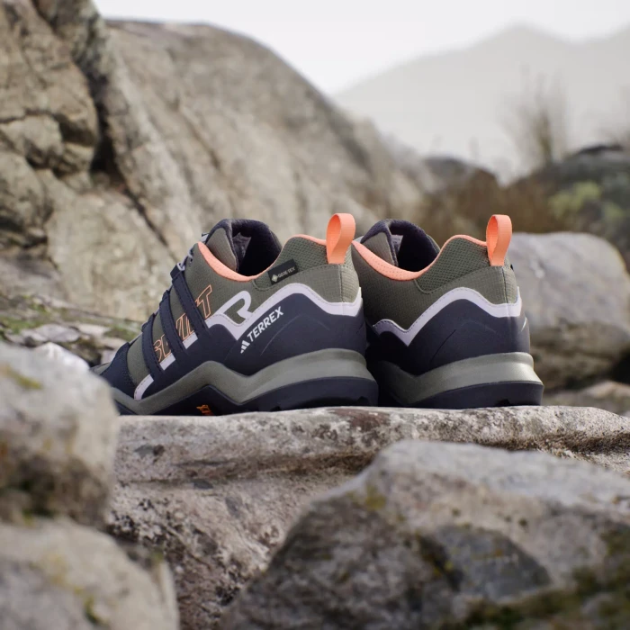 adidas Terrex Swift R2 GTX olive strata/aurora black/amber tint (Damen)
