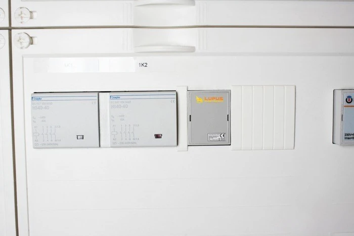 Lupus Electronics Lupusec Hutschienenrelais DIN2 mit Stromzähler, Schaltaktor