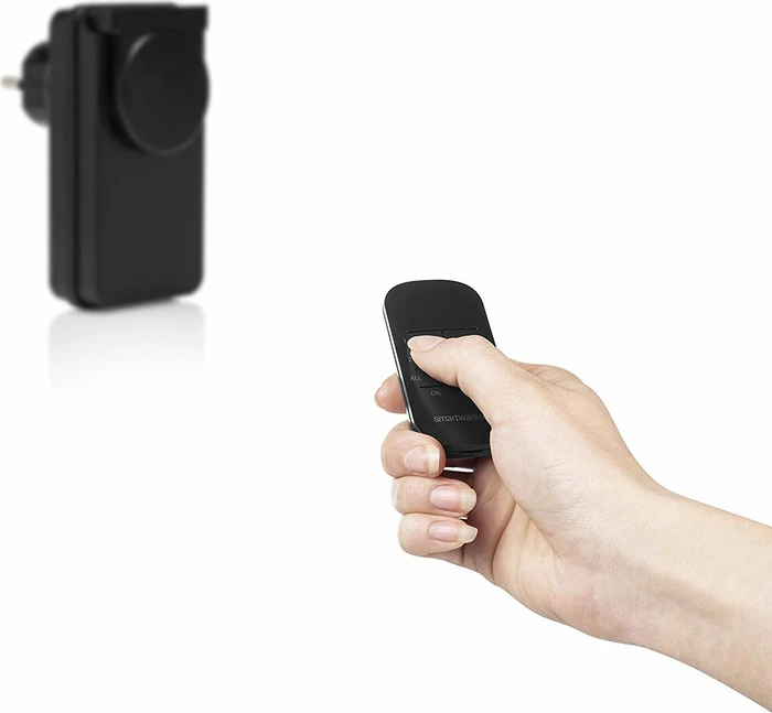Smartwares SmarthomeBasic SH4-99650 IP44 schwarz, Outdoor-Funksteckdose, 2er Funksteckdosen-Set mit Fernbedienung