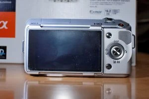Sony Alpha NEX-3 silber mit Objektiv E 18-55mm 3.5-5.6 OSS