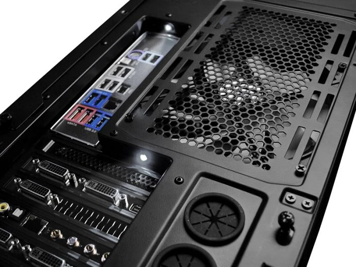 NZXT Phantom 820 Gunmetal, Acrylfenster