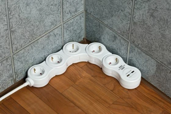 Brennenstuhl Vario Power bewegliche Steckdosenleiste mit USB-Ladefunktion, Schalter, 5-fach, 1.4m, weiß
