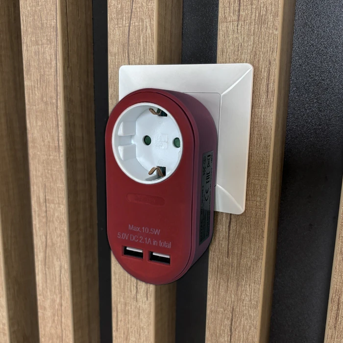 Entac Steckdosenadapter mit 2x USB-A, 1-fach, Burgundy