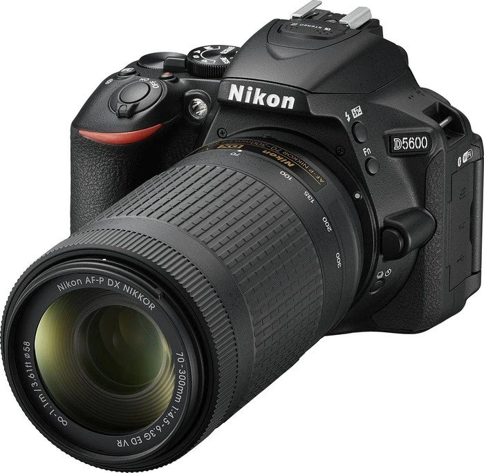 Nikon D5600 mit Objektiv AF-P DX 18-55mm 3.5-5.6 G VR und AF-P DX 70-300mm 4.5-6.3 G ED VR