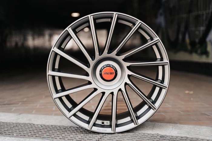MoTec Tornado 9.0x20 5/120 ET45 (verschiedene Farben)