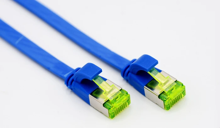 Helos Ultra Flach-Patchkabel, Cat6a, U/FTP, RJ-45/RJ-45, 2m, blau