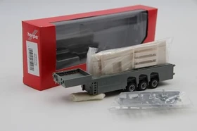 Herpa Betonteileauflieger mit Ladung (4 Erdgeschossteile, Eckverbinder)