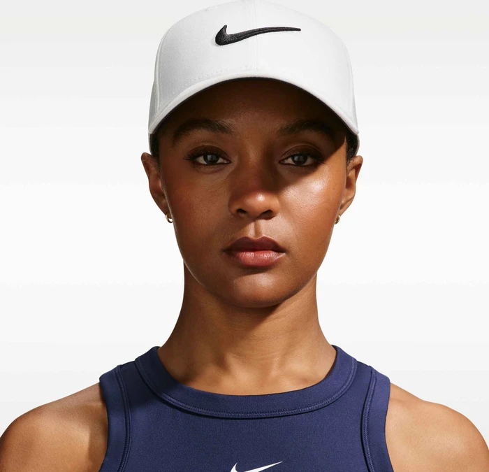 Nike Dri-FIT Club strukturierte Swoosh Kappe sail/black